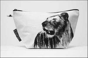 Triangle Toiletry Bag BW Lioness