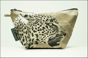 Triangle Toiletry Bag Khaki 04 Leopard